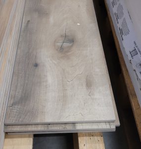 Restpartij houtlook vloertegels 30x120 cm bij Tegelstudio Zeeland in Vlissingen