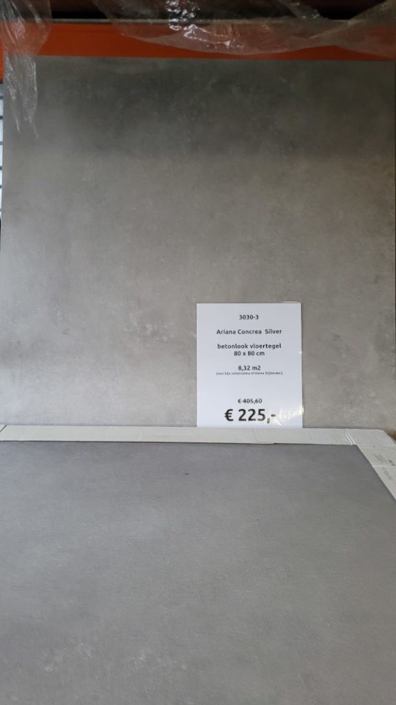 3030-3 restpartij betonlook vloertegels 80x80 cm, zilvergrijs, bij Tegelstudio Zeeland in Vlissingen