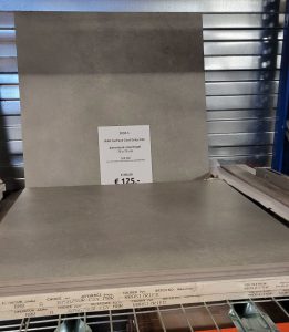 3030-5 restpartij betonlook vloertegels lichtgrijs 75x75 cm bij Tegelstudio Zeeland in Vlissingen