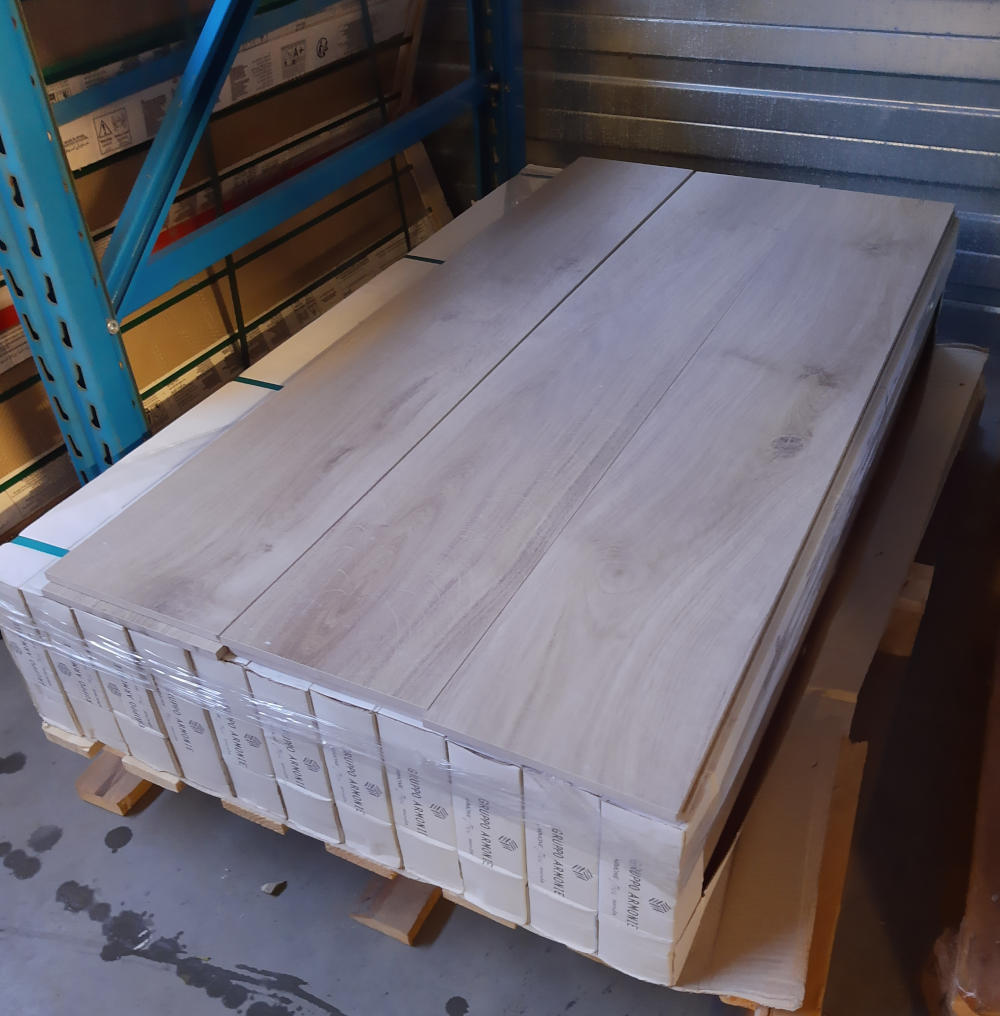 3030-75 houtlook vloertegels 20x120 cm, honingkleur. Restpartij bij Tegelstudio Zeeland in Vlissingen
