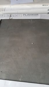 3030-9 betonlook vloertegels met metaaleffect, restpartij bij Tegelstudio Zeeland in Vlissingen