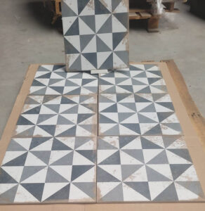 Restpartij Realonda Antique triangle 33,3x33,3 cm bij Tegelstudio Zeeland in Vlissingen