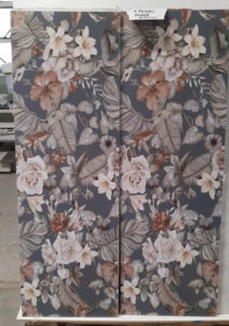 Restpartij Cifre Gravity Flow antraciet 40x120 cm bij Tegelstudio Zeeland in Vlissingen