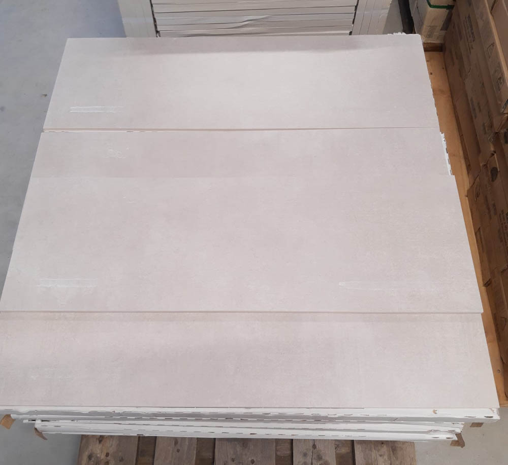 Restpartij Pamesa Dumai Perla 30x90 cm bij Tegelstudio Zeeland in Vlissingen.