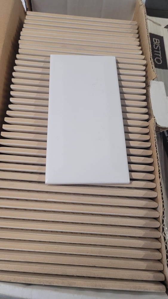 Klein partijtje Yurtbay Metro King 7,5x15 cm glanzend wit bij Tegelstudio Zeeland in Vlissingen.