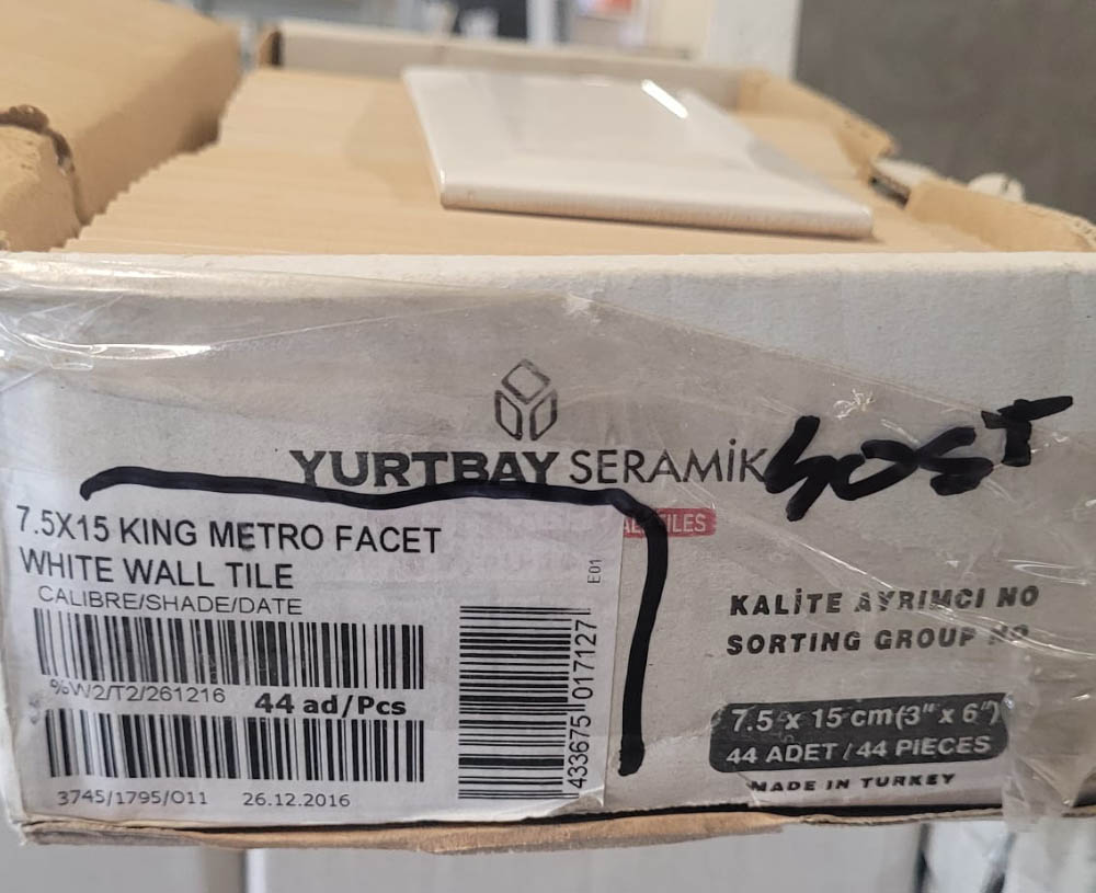 Klein partijtje Yurtbay Metro King 7,5x15 cm glanzend wit bij Tegelstudio Zeeland in Vlissingen.