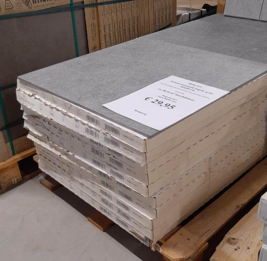 Restpartij Cifre Belgium Pierre Grey natuursteenlook tegels bij Tegelstudio Zeeland in Vlissingen