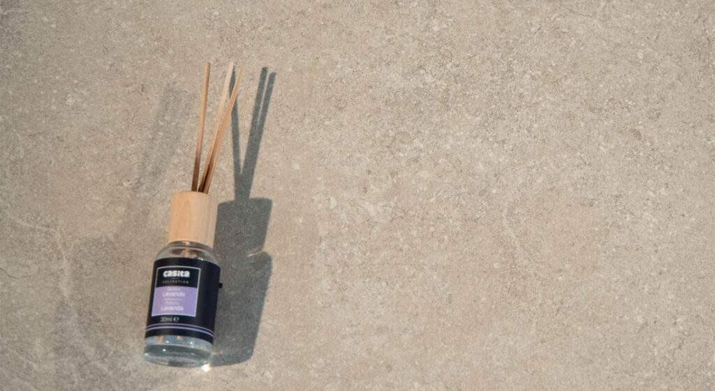 Impressie betonlook tegels uit het verkoopmagazijn van Tegelstudio Zeeland in Vlissingen