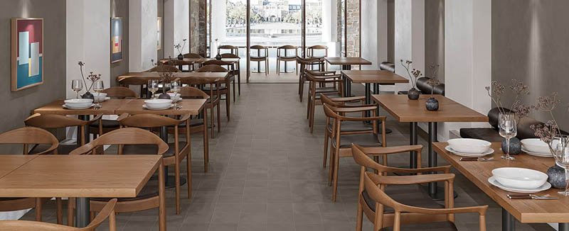 Foto van een restaurant als illustratie op de pagina projecten van Tegelstudio Zeeland in Vlissingen. Onze projectpartner kan u en uw ontwerppartners volledig begeleiden bij de sourcing van tegels voor uw project.